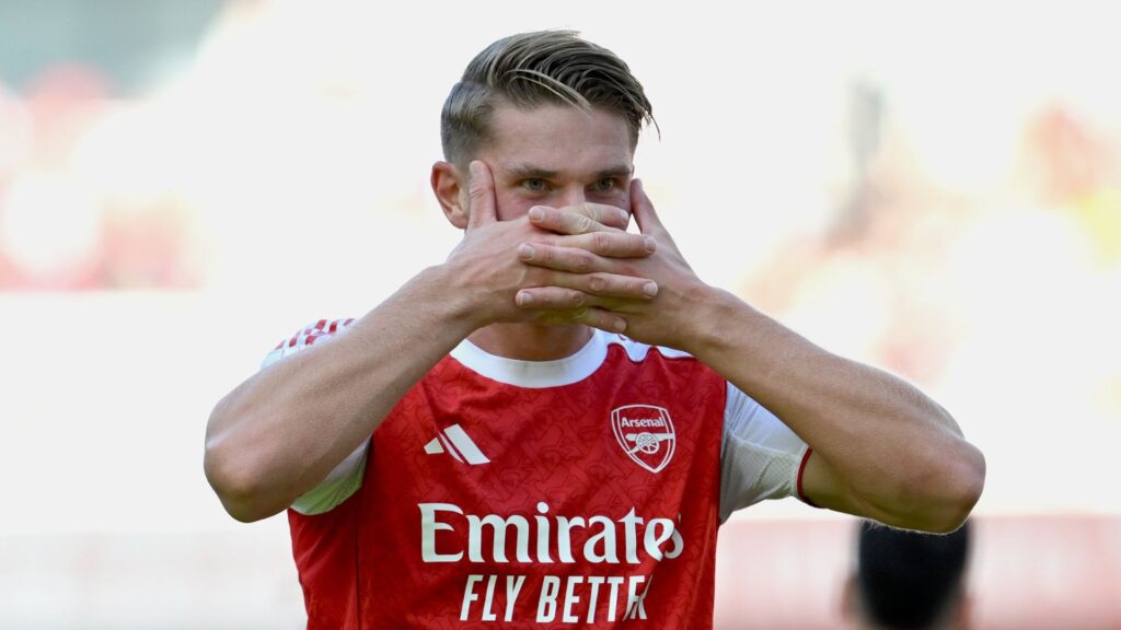 Gyökeres comemora gol pelo Arsenal