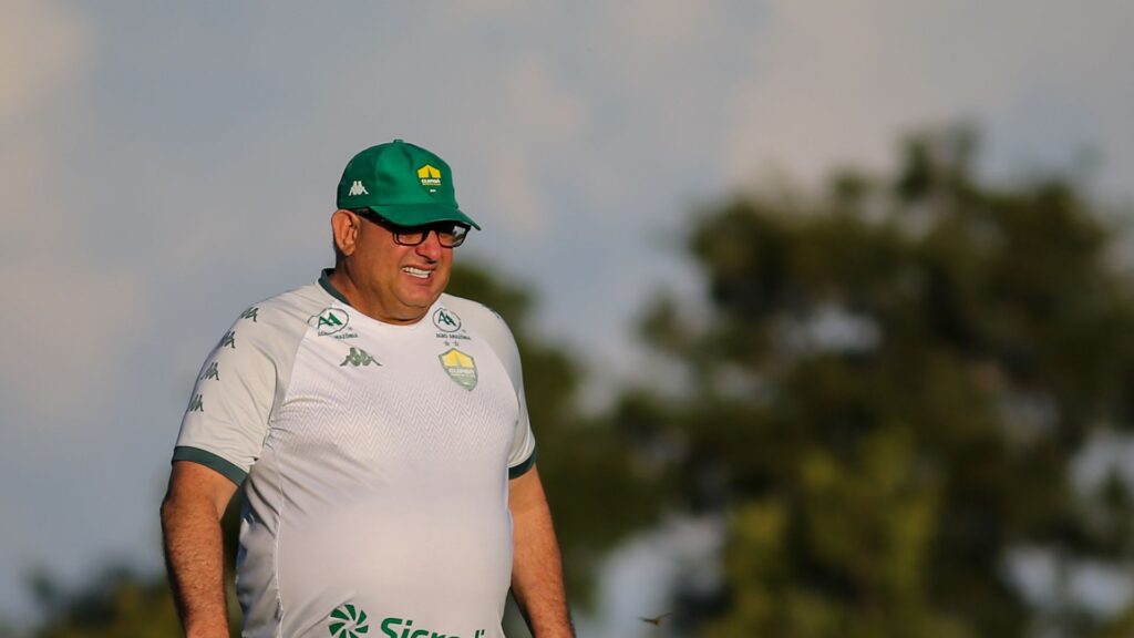 Guto Ferreira não é mais o treinador do Cuiabá