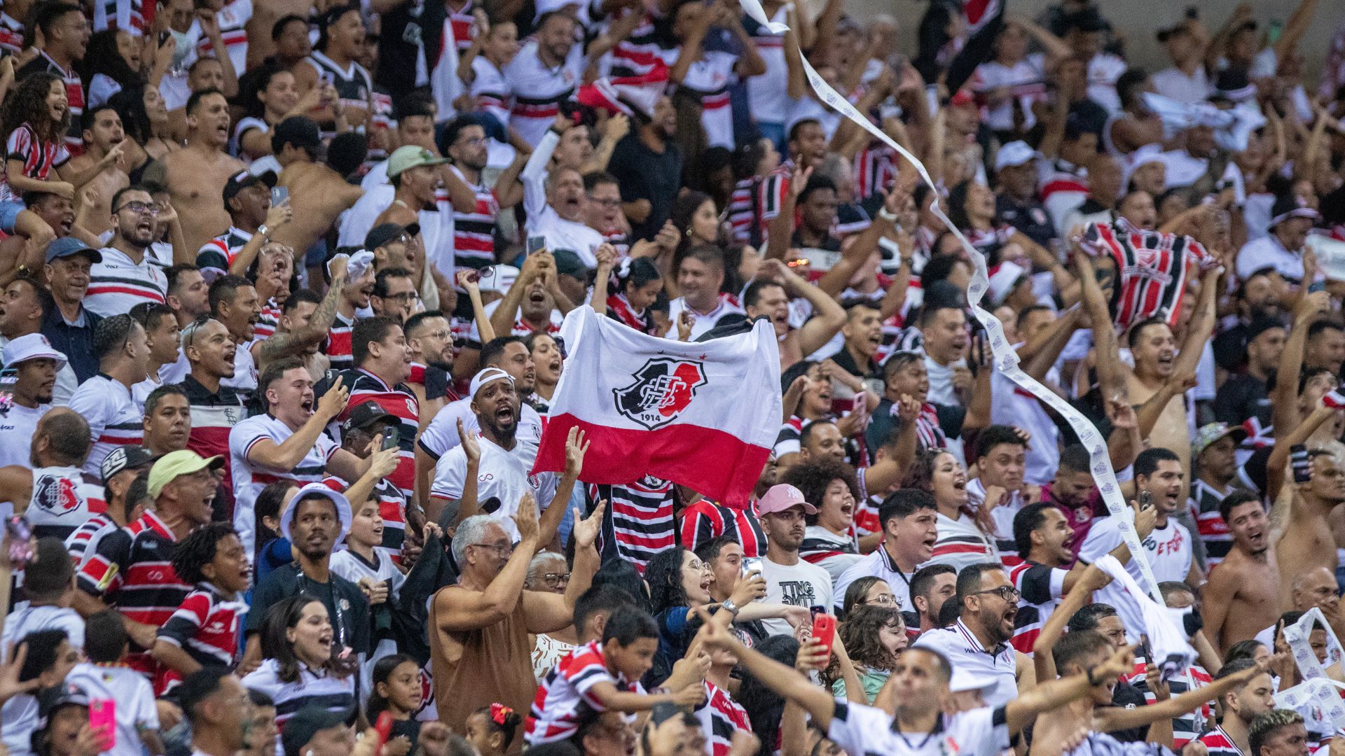 Torcida do Santa Cruz. Foto: Rafael Vieira/FPF