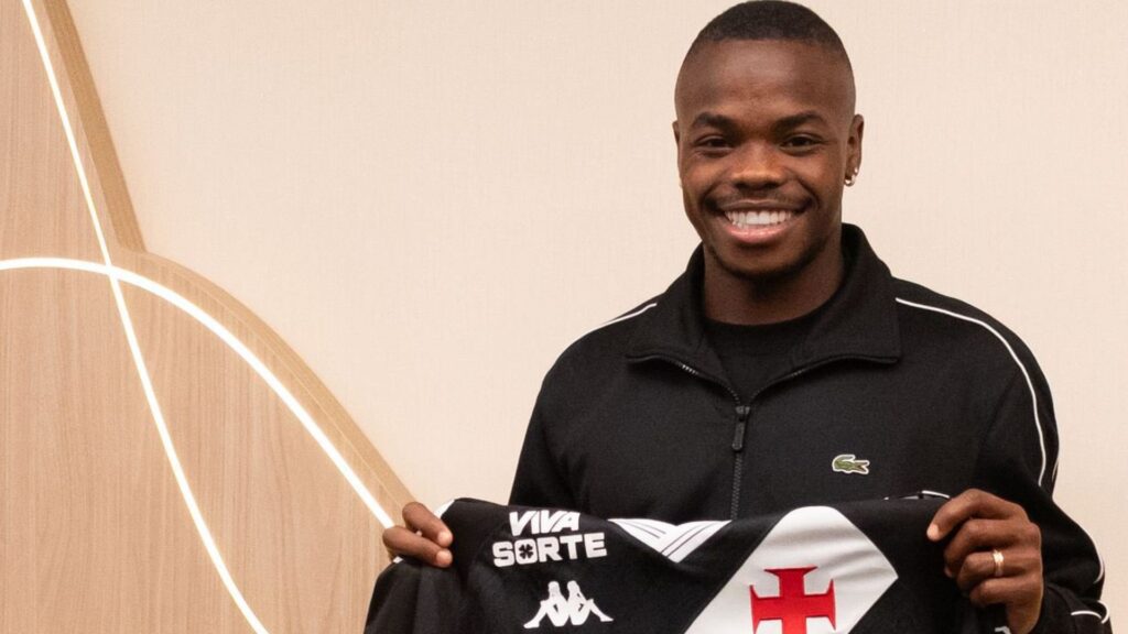 Atacante Andrés Gómez com a camisa do Vasco