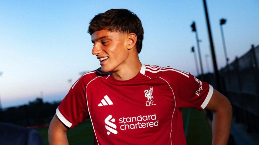 Giovanni Leoni, novo zagueiro do Liverpool