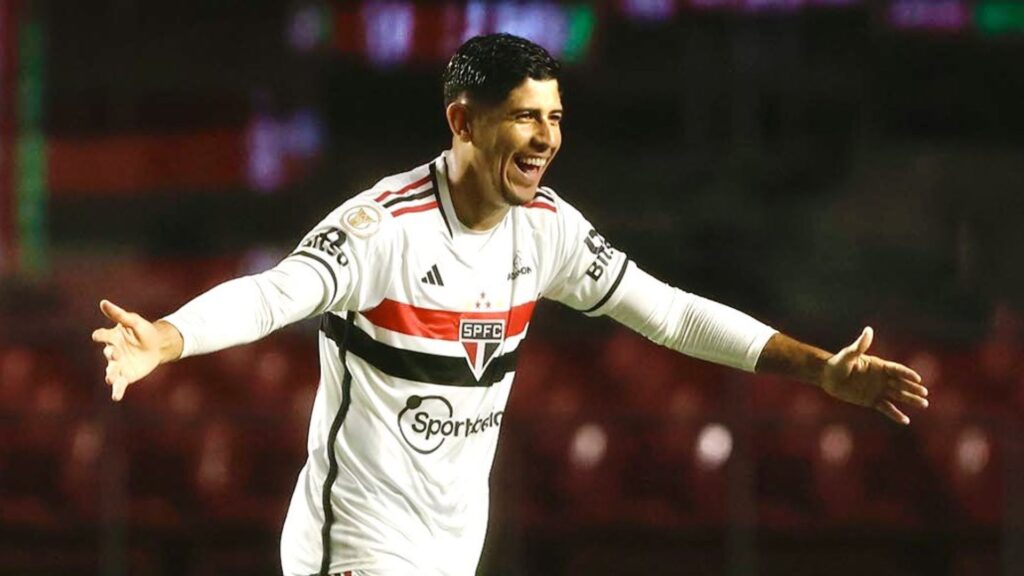 Alan Franco comemora gol pelo São Paulo