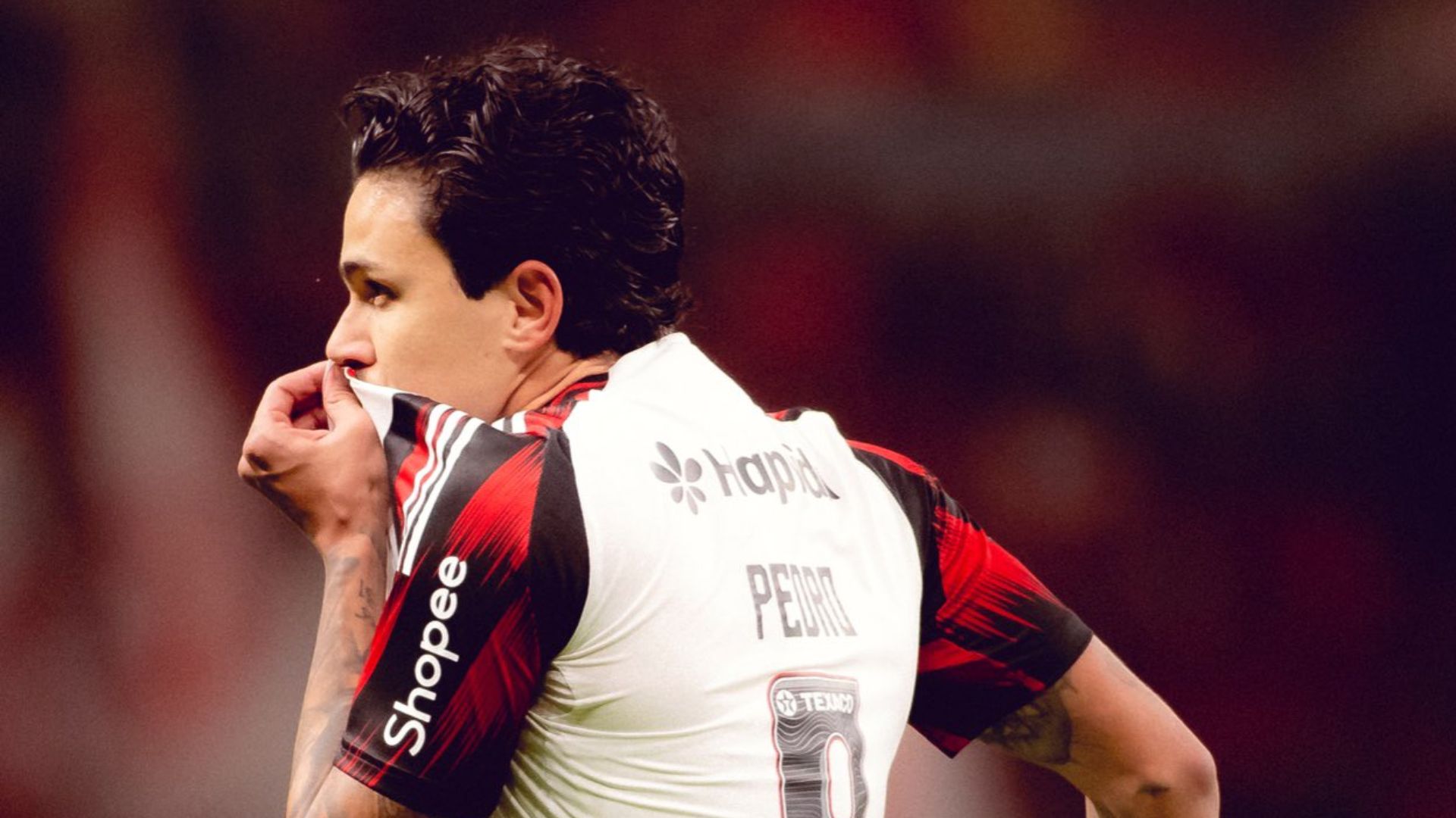 Pedro em campo pelo Flamengo