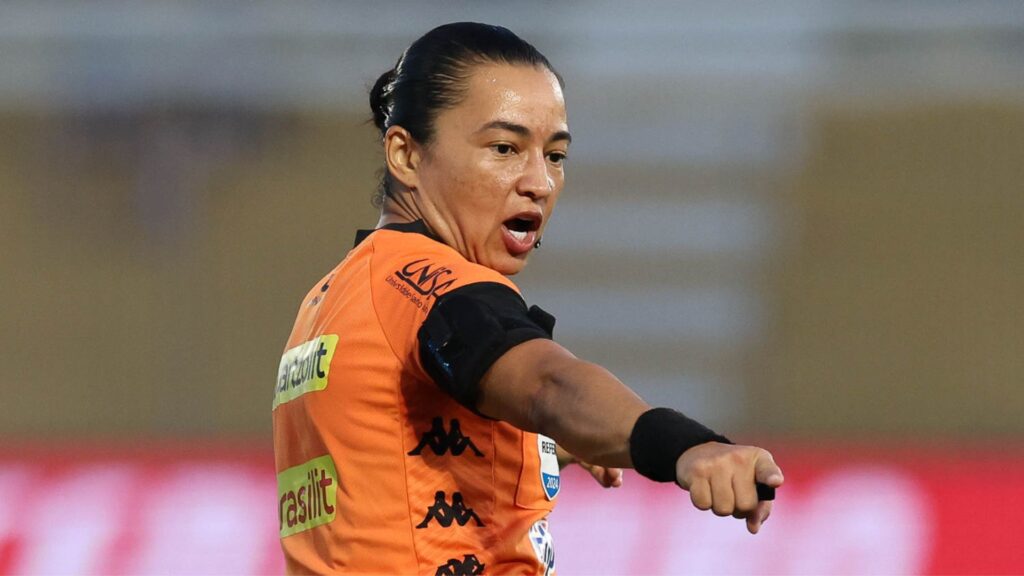 Edina Alves foi a árbitra de Mushuc Runa e Independiente del Valle.