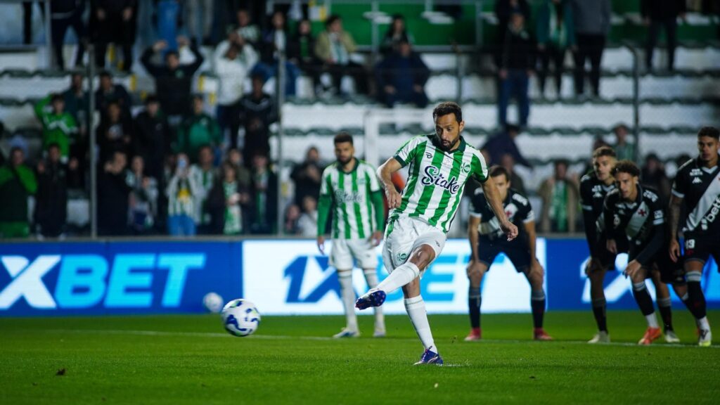 Vasco perde do Juventude pela Série A com lei do ex, com gol marcado por Nenê