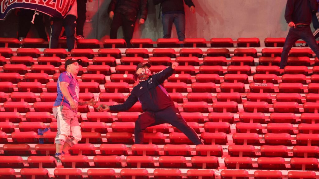 Estádio do Independiente foi palco de cenas de violência