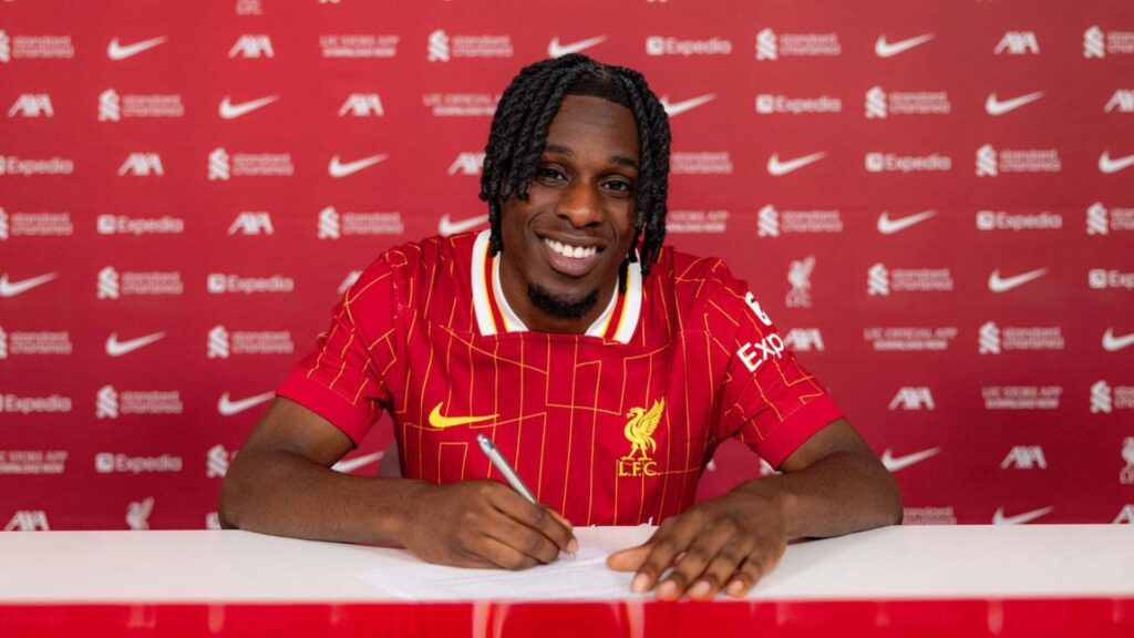 Jeremie Frimpong, lateral-direito do Liverpool (foto: Divulgação)