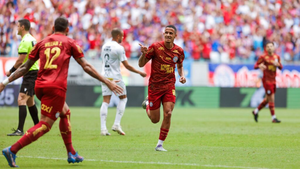 Luciano Juba comemora gol do Bahia