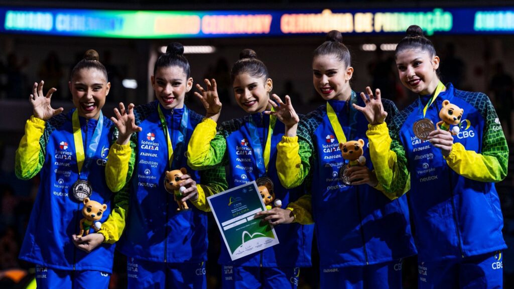 Equipe brasileira no pódio.