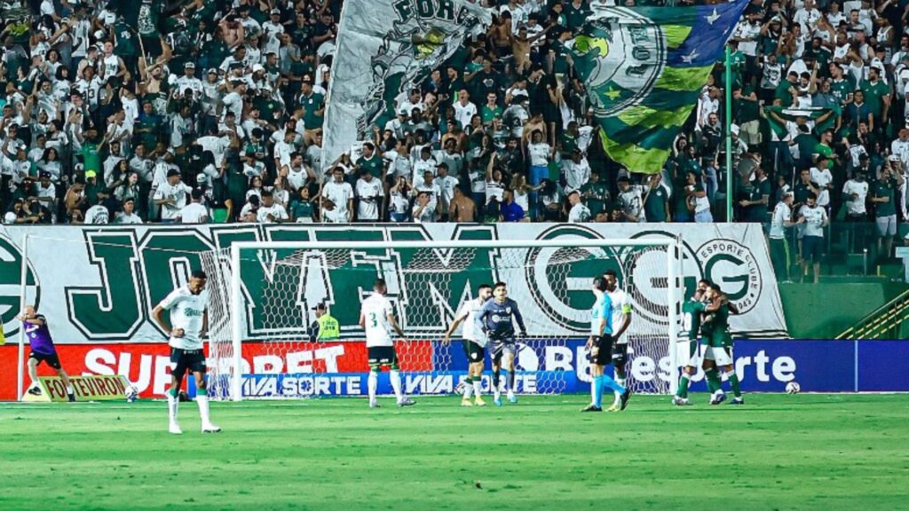 Goiás assumiu a liderança da Série B 2025 (Foto: Reprodução)