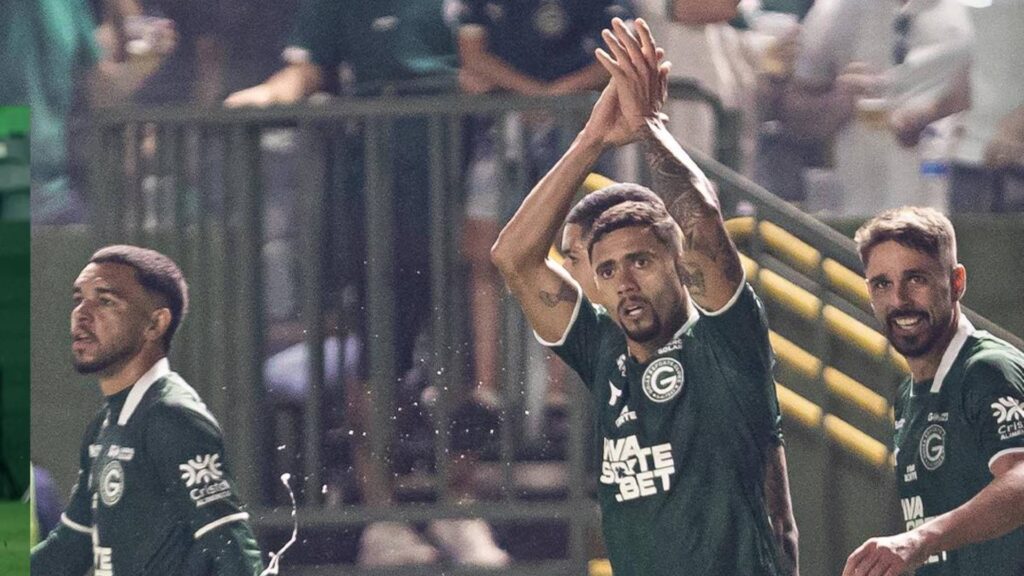 O Goiás lidera a Série B e as chances de subir de divisão. Foto: Reprodução/Facebook