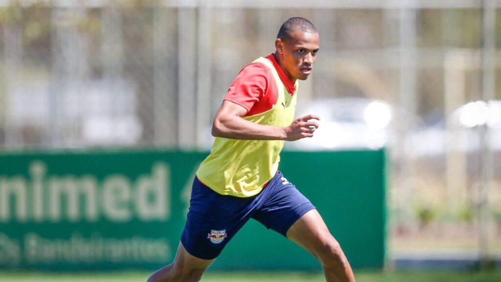 Jhon Jhon, meia do RB Bragantino.