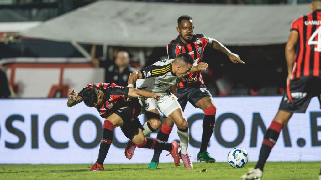 Vitória venceu o Atlético-MG pelo Brasileirão (Foto: Pedro Souza/CAM)