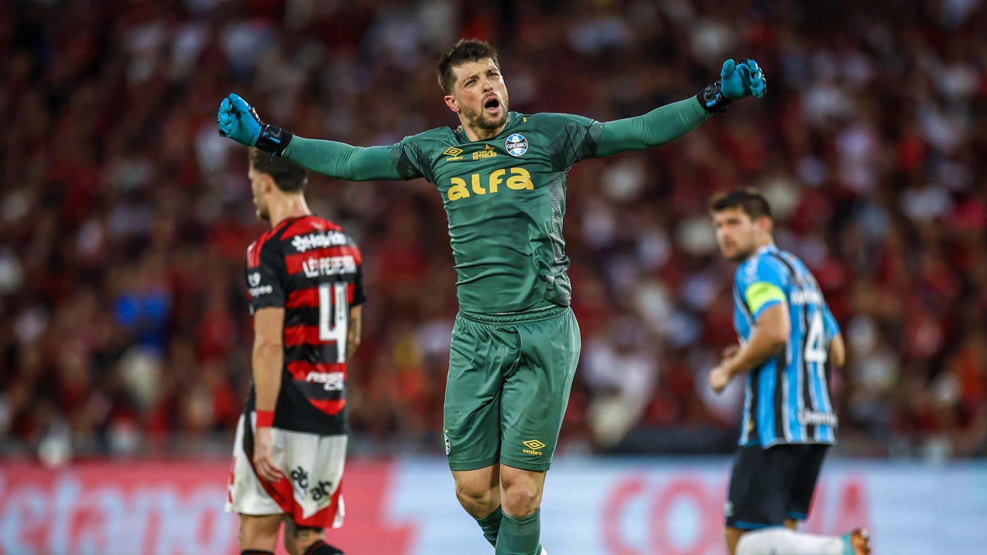 Tiago Volpi comemora gol pelo Grêmio